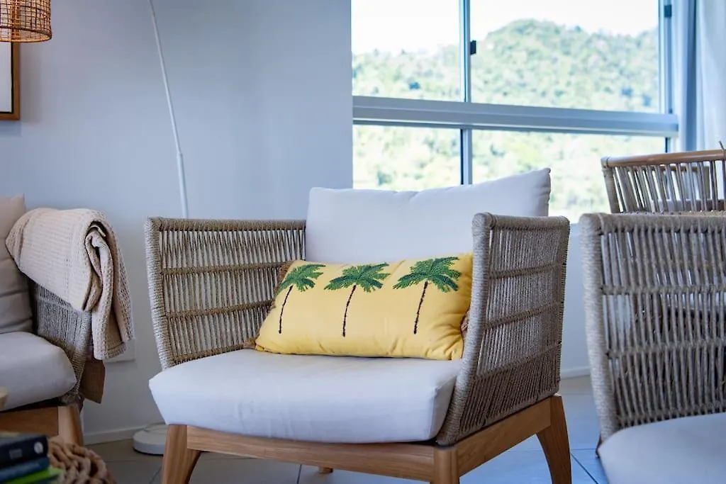 Three B Airlie 2 Bedroom Unit Seaviews & Pool Airlie Beach Apartment